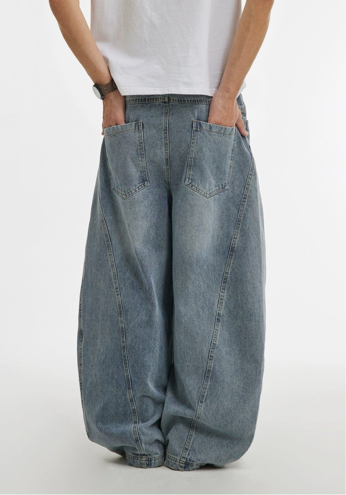 Wide-Legged Loose Casual Jeans
