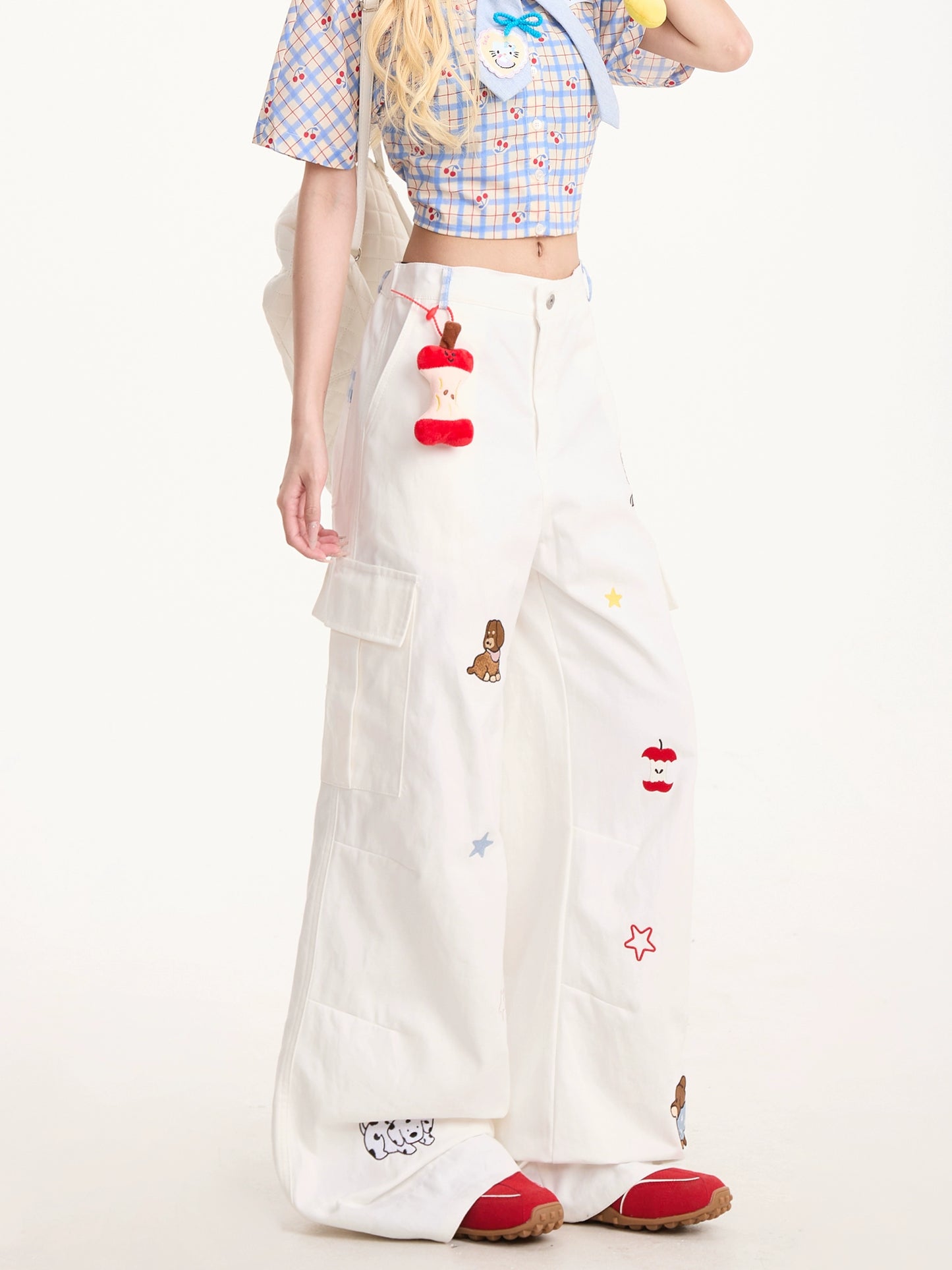 Apple Puppy Embroidered White Jeans