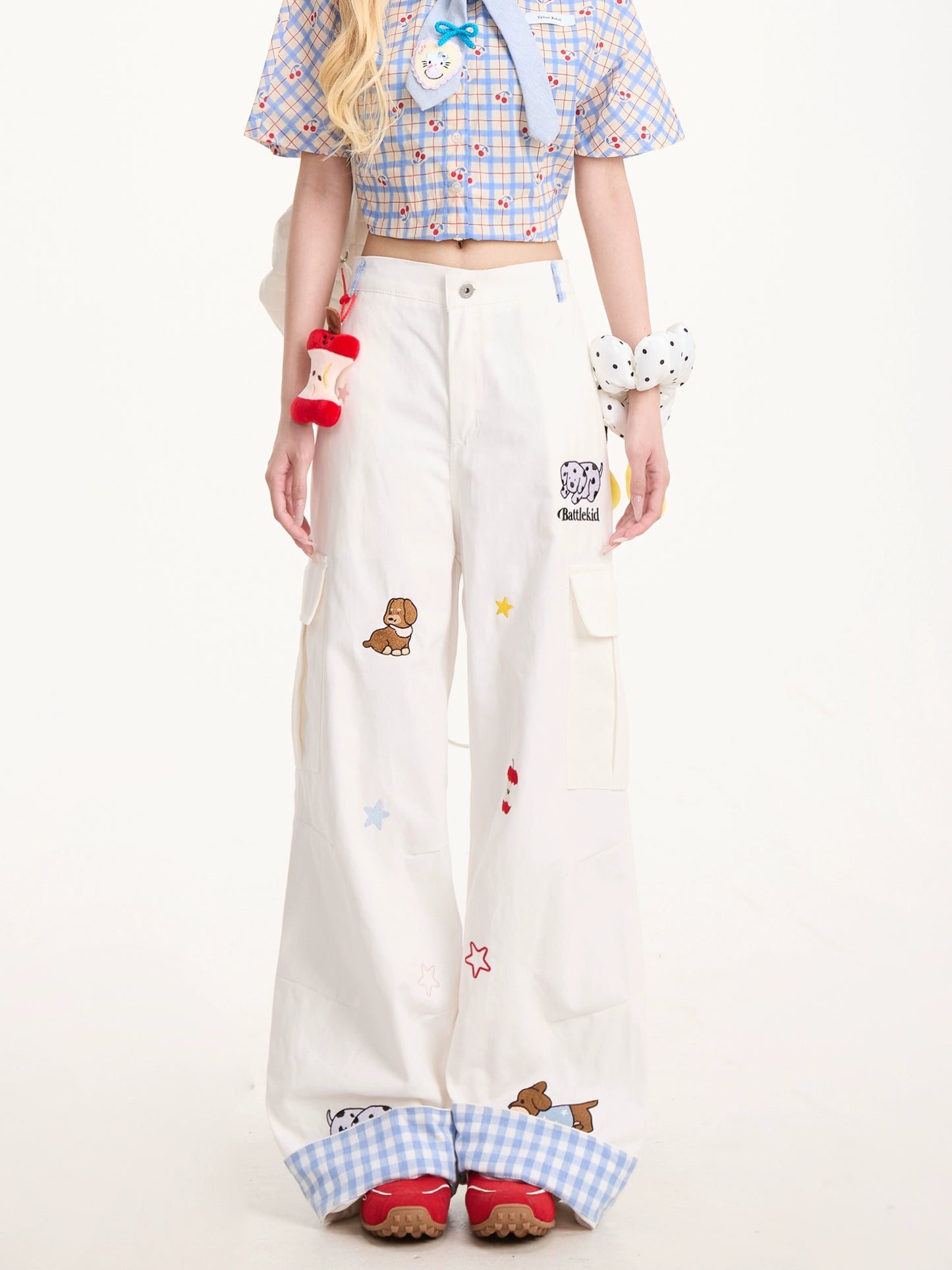 Apple Puppy Embroidered White Jeans