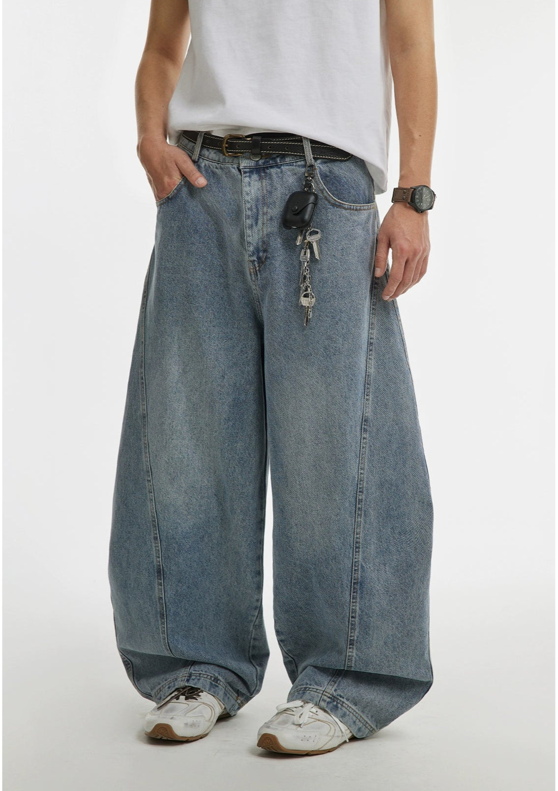 Wide-Legged Loose Casual Jeans