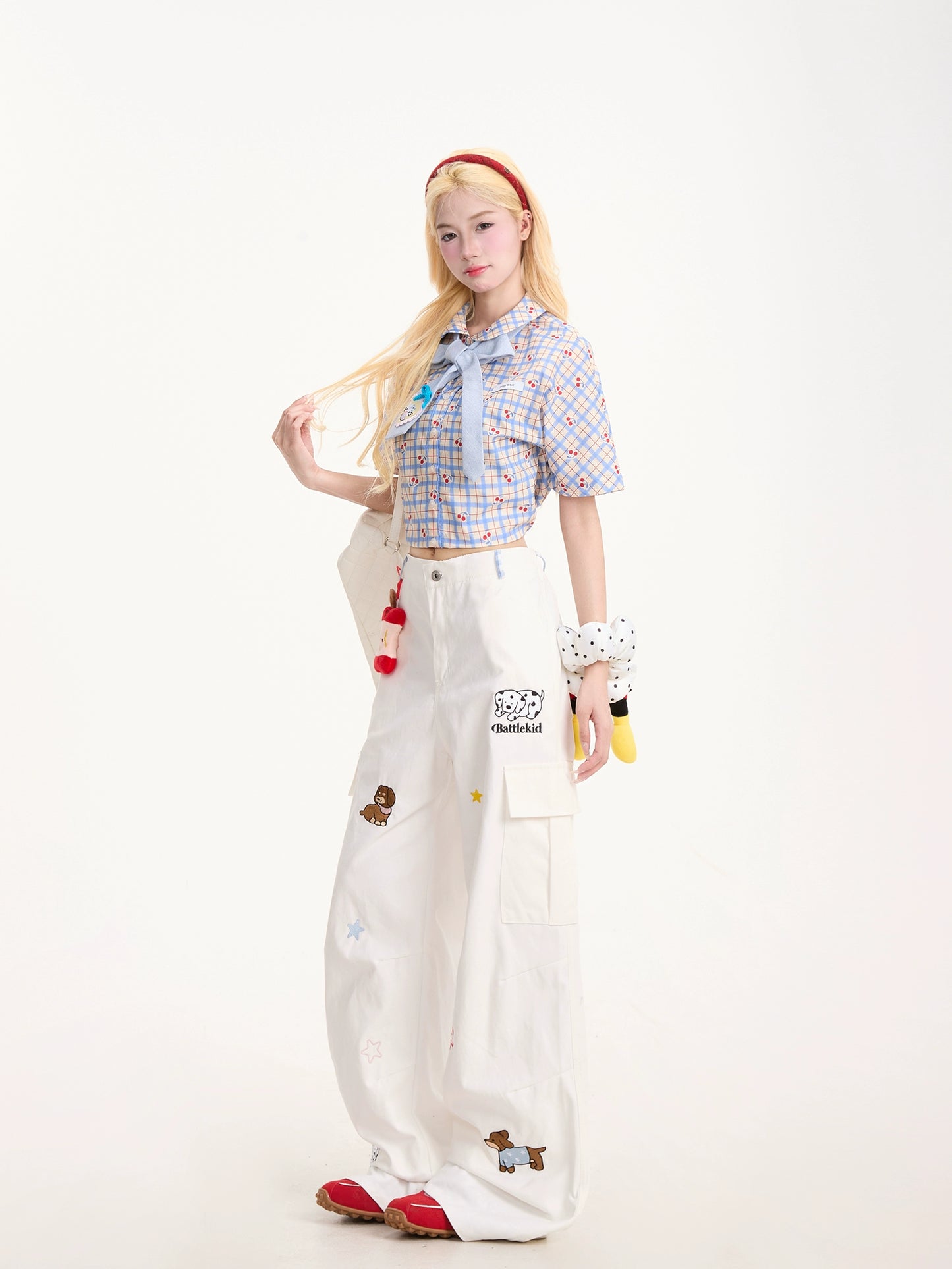 Apple Puppy Embroidered White Jeans