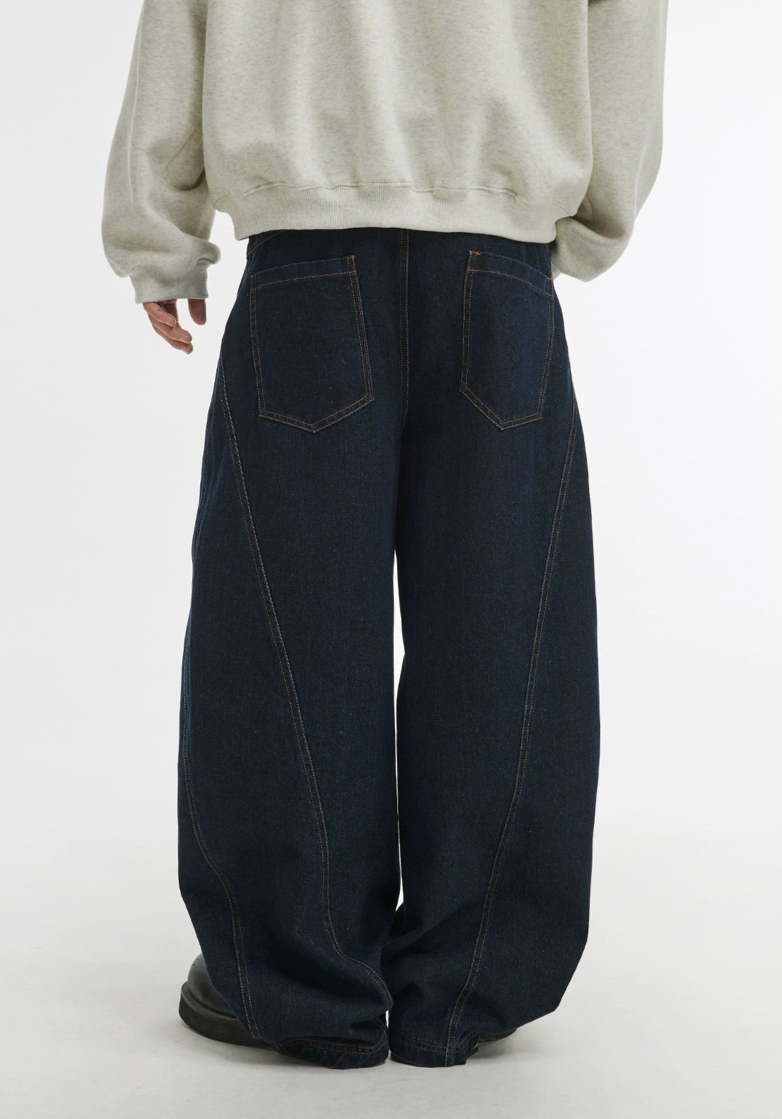 Wide-Legged Loose Casual Jeans