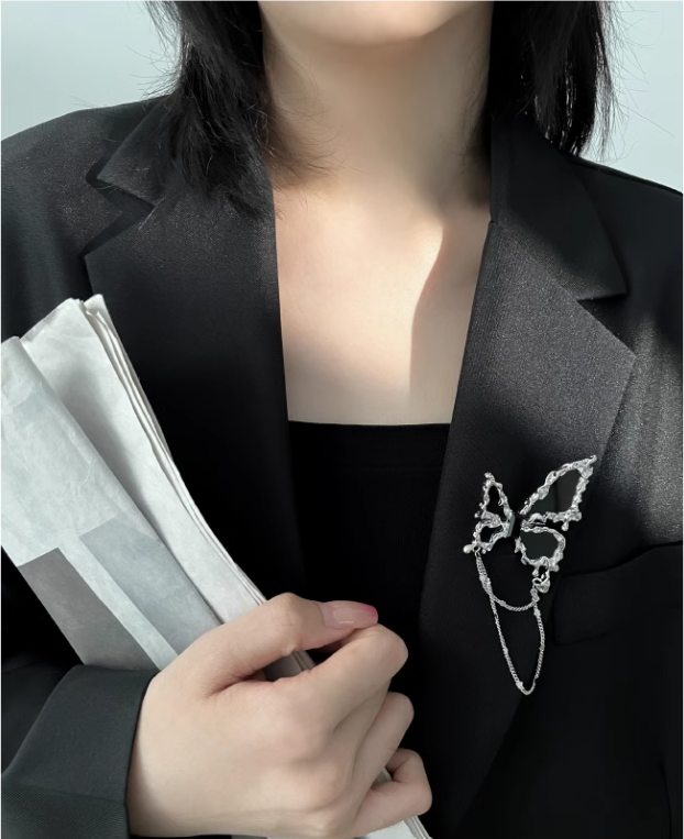 AC17 | Black butterfly tassel sweater brooch