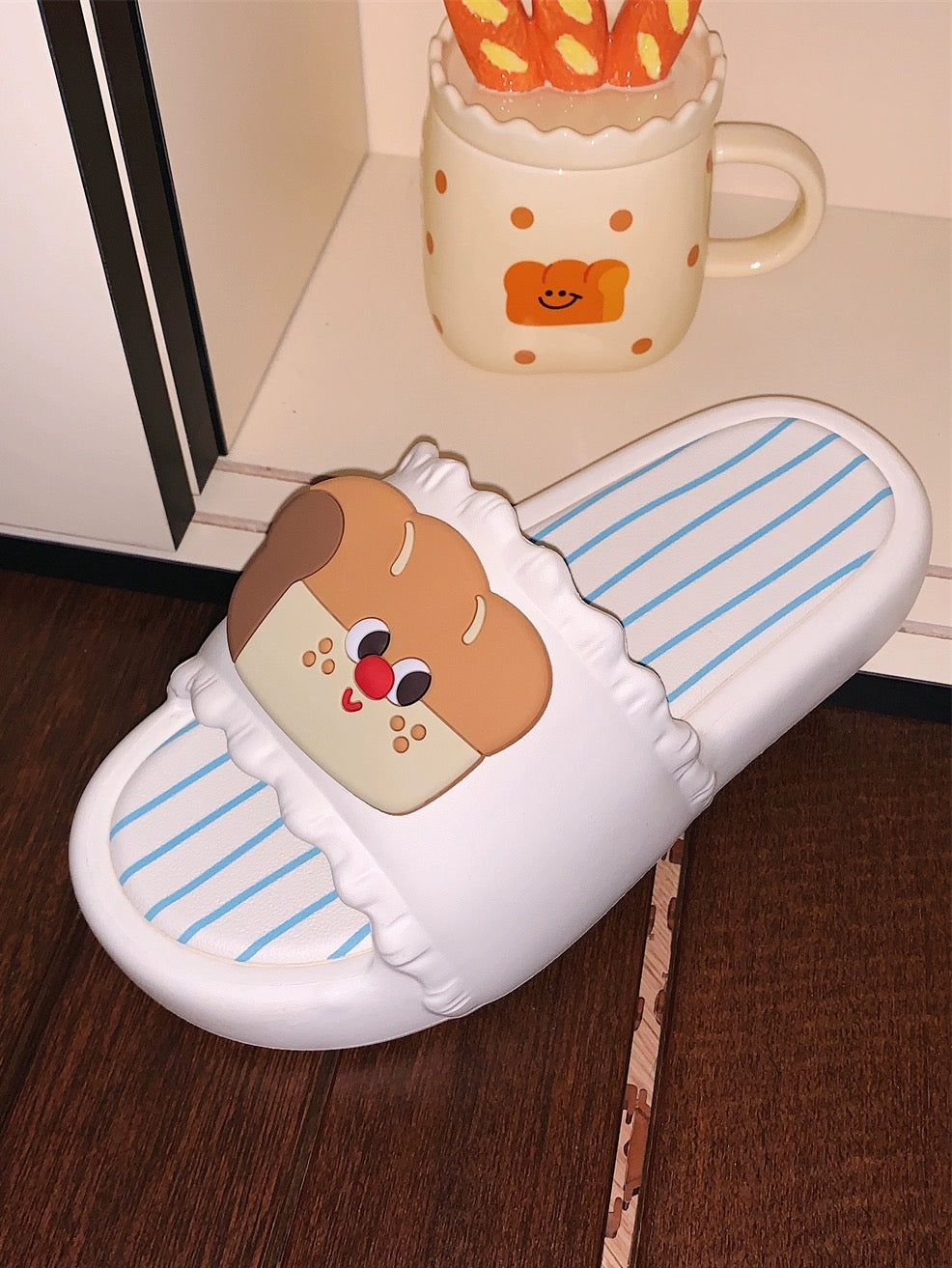 SOE28 | Cartoon toast slippers to wear at home, non-slip slipper