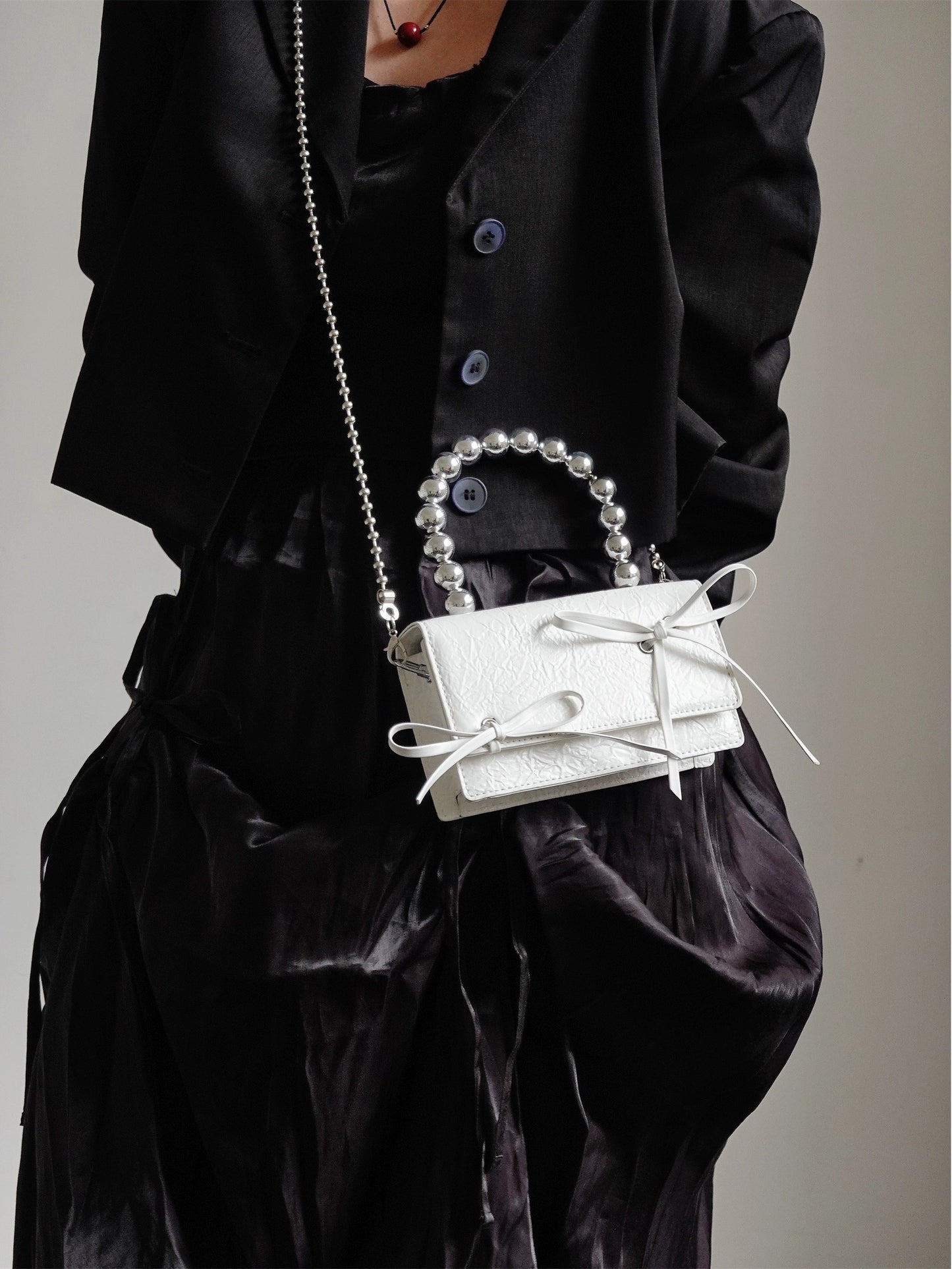 BAG05 | Bow Tie Black White Pearl Bag