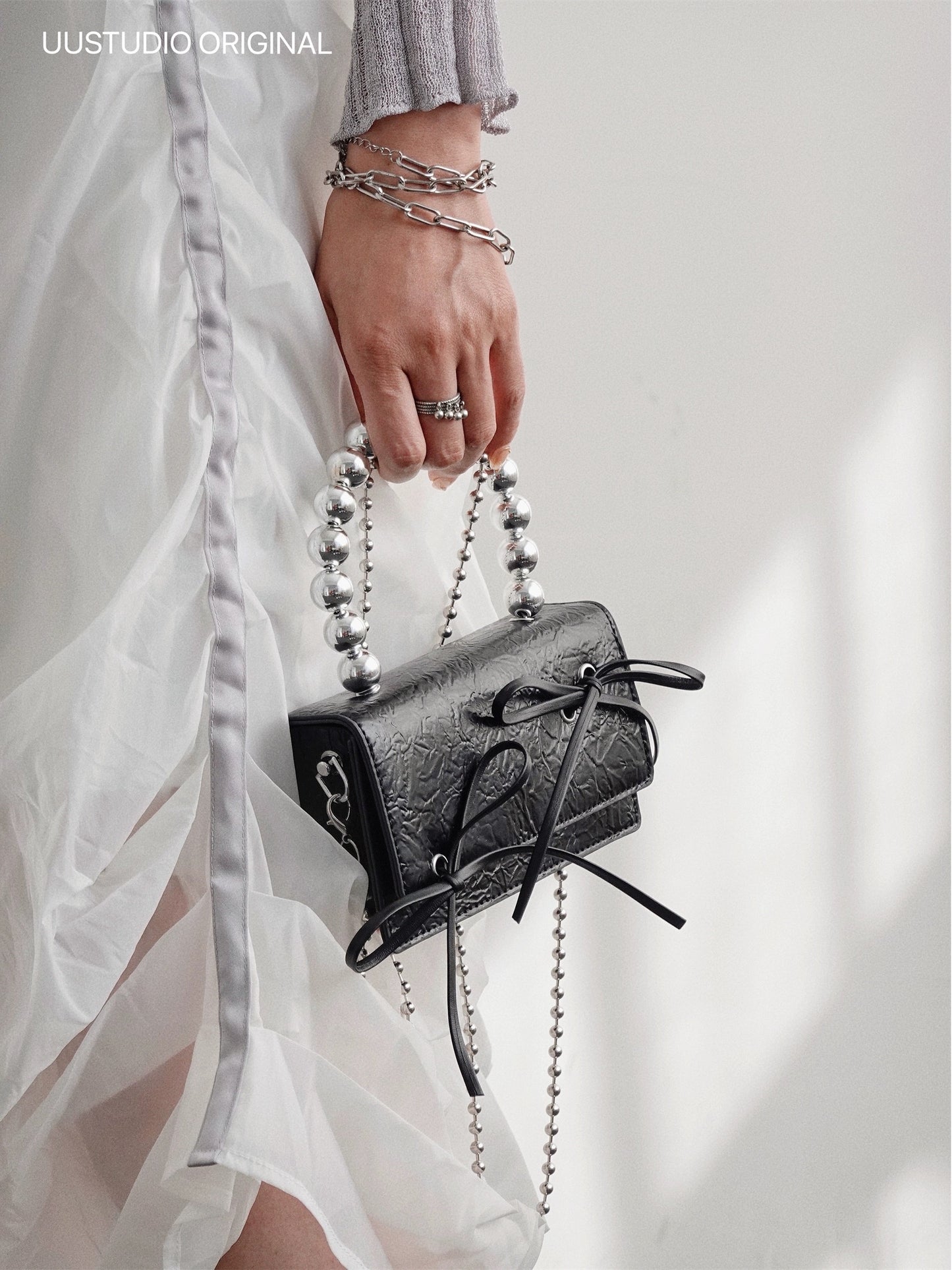 BAG05 | Bow Tie Black White Pearl Bag