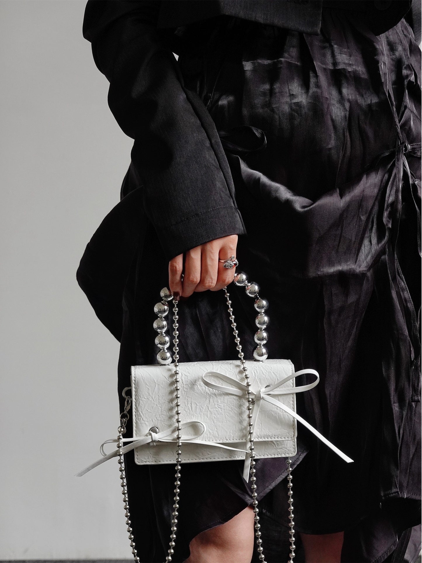 BAG05 | Bow Tie Black White Pearl Bag