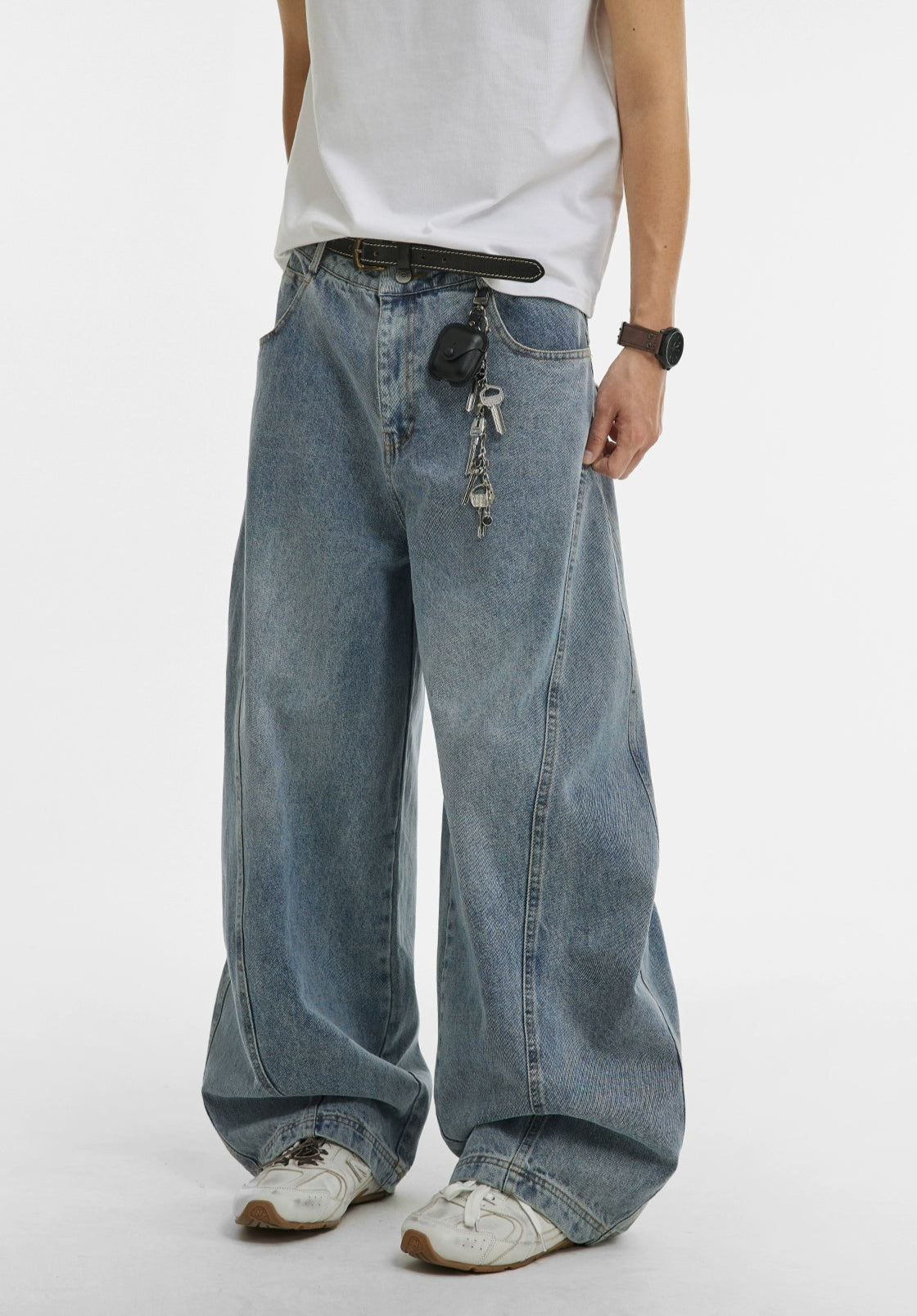 Wide-Legged Loose Casual Jeans