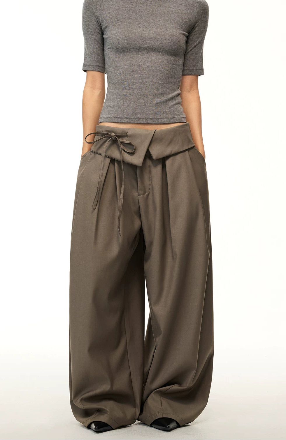 Vintage Pleated Wide-Leg Trousers detail