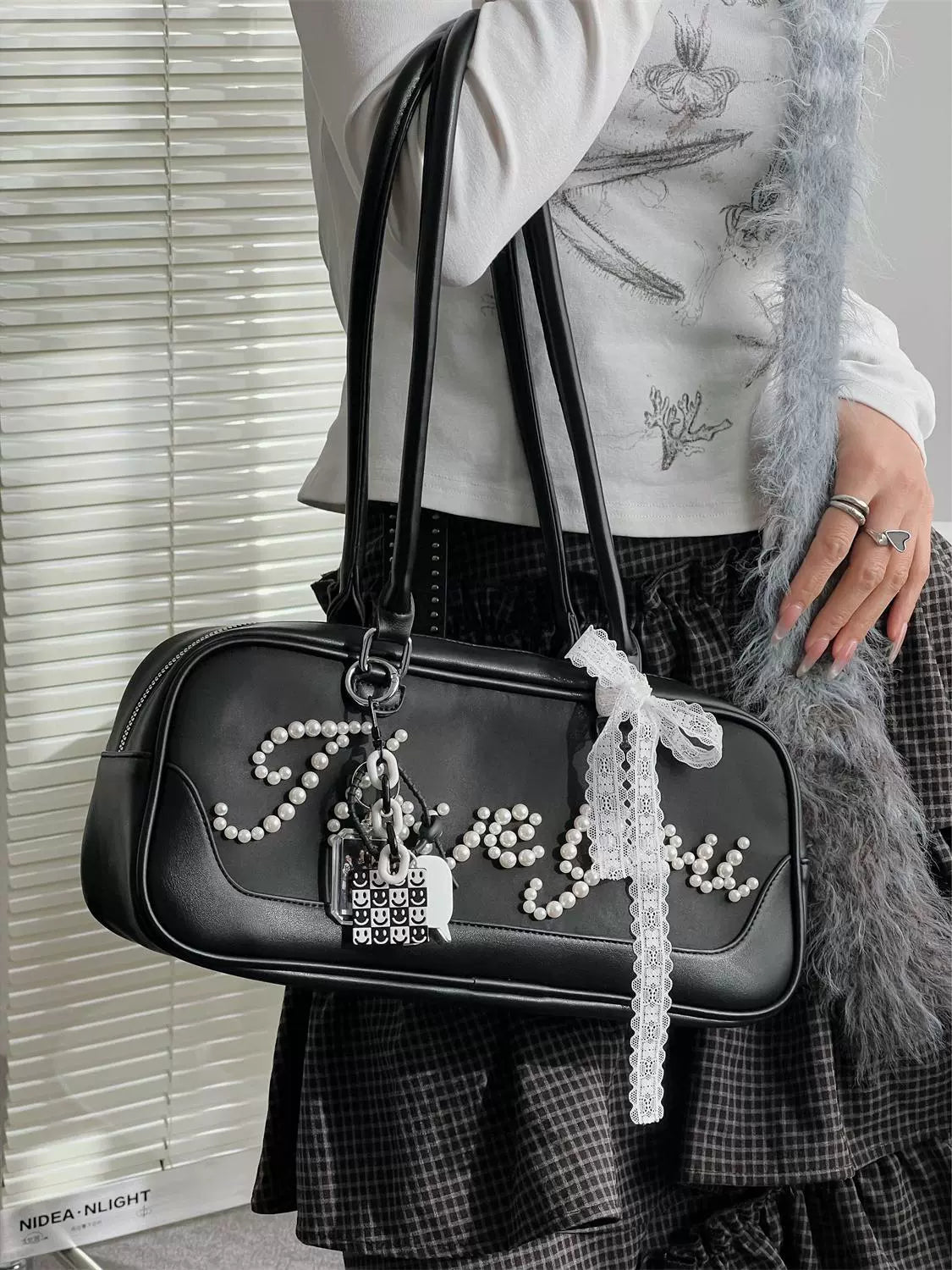Pearl Rivet Bowling Armpit Baguette Bag